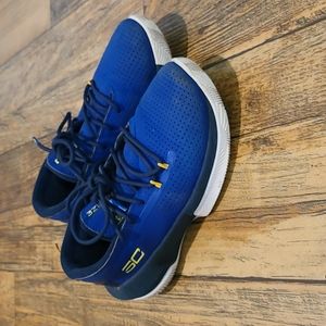 Steph Curry boys basketball shoes